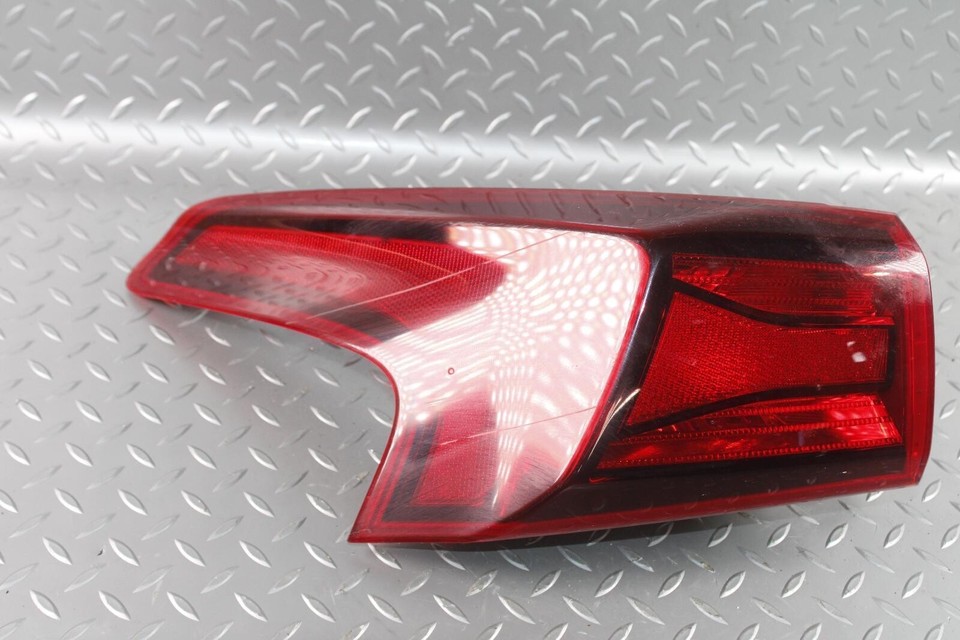 1920 Santa Fe Quarter Panel Driver Left Halogen Taillight Tail Light
