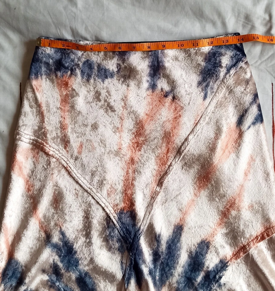 Falda midi recta de terciopelo Free People para mujer Serious Swagger tie dye talla S Foto 4 de 4