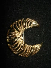 Vintage Jewelry Signed Gerry's Cresent Moon Gold Tone Brooch 