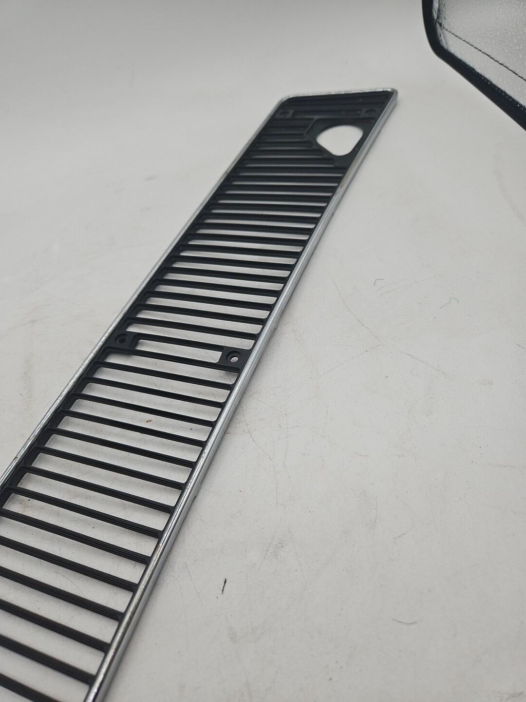 BENTLEY ASSY AIR GRILLE RH RHD (RH12590)