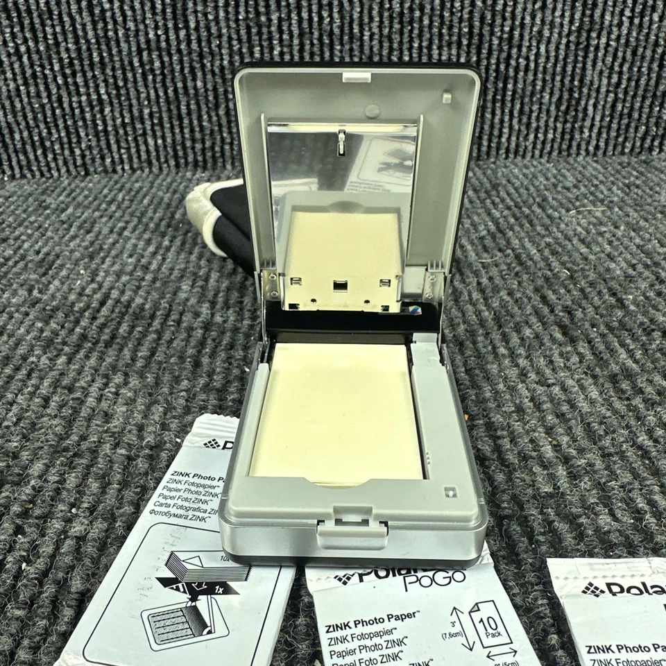 Polaroid CZA-10011B PoGo Instant Mobile Thermal Printer - Black - Image 3 of 4