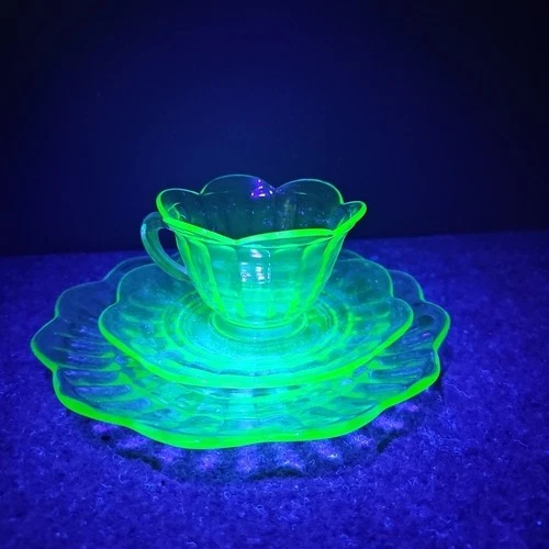 Green Depression Uranium Glass Luncheon Plate w/ Cup & Saucer Scalloped Liberty