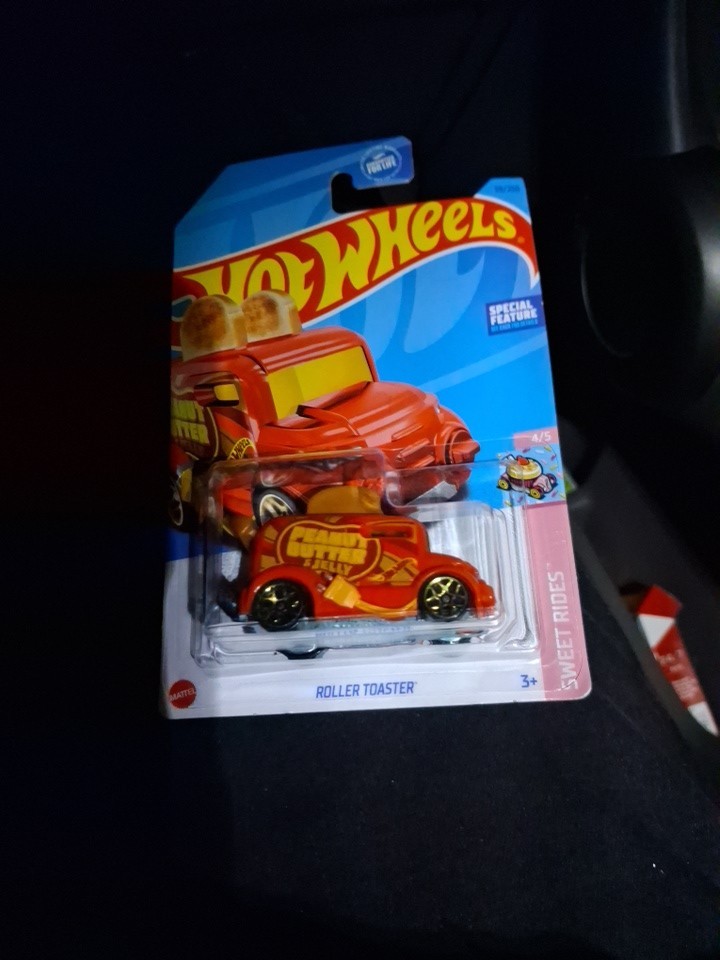 Hot Wheels Roller Toaster Sweet Rides 59/250 4/5 2023 (SPECIAL FEATURE)