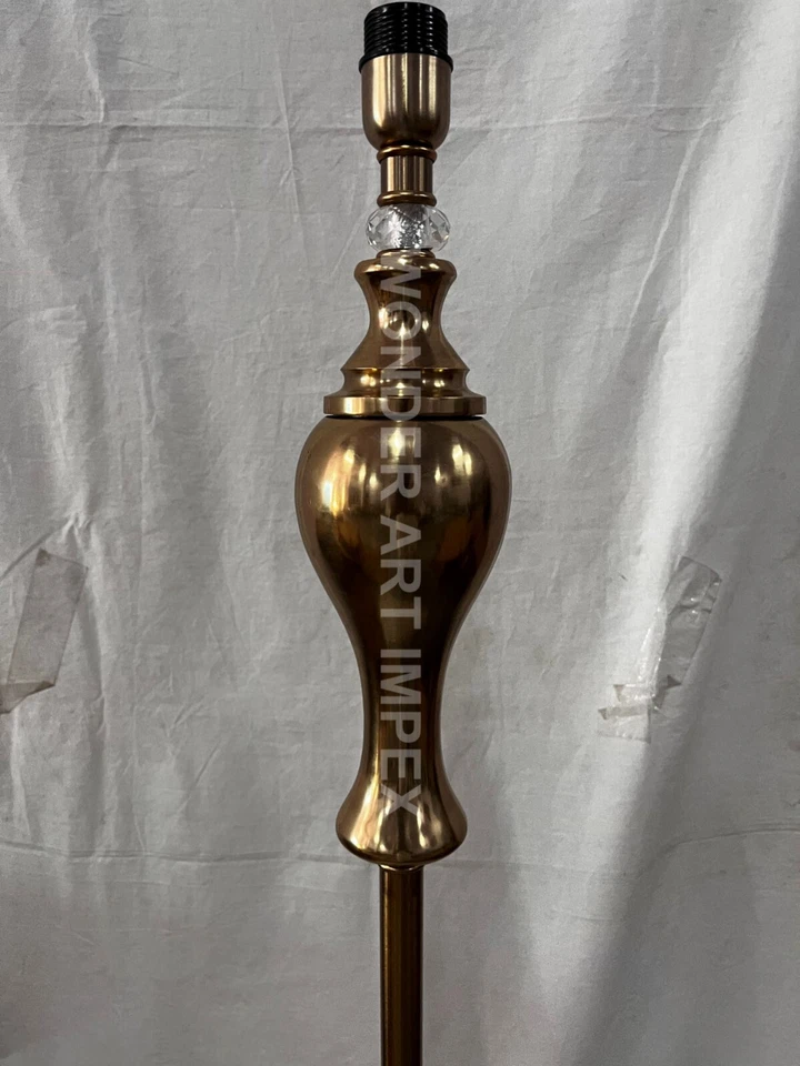 Lámpara de pie hecha a mano de metal dorado de alta calidad con acabado EPL - Decoración de hogar y oficina Foto 4 de 4