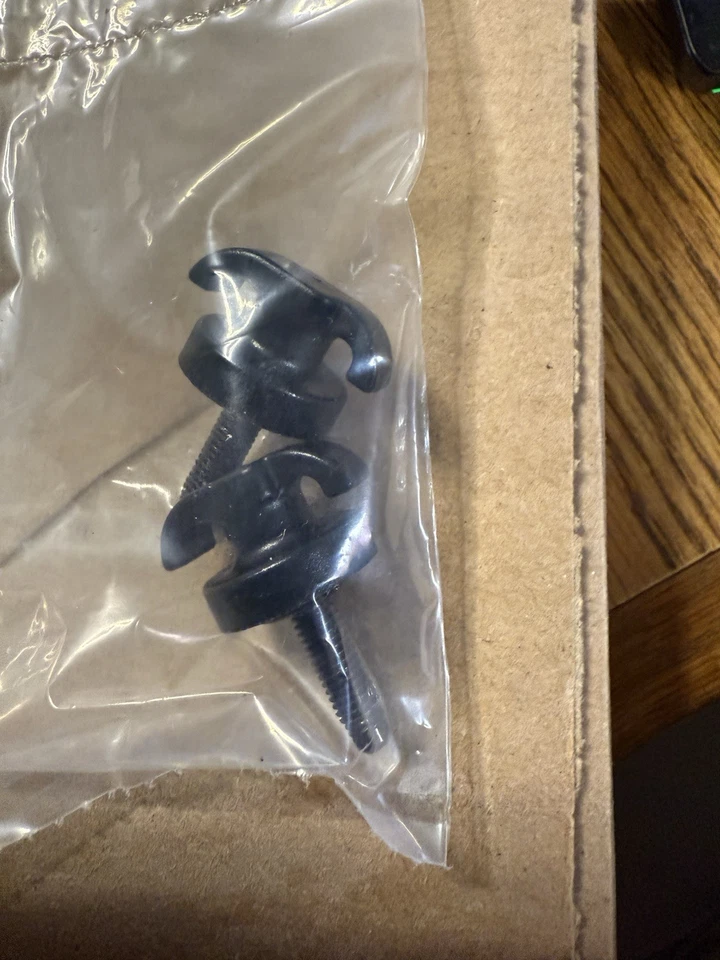 Red de carga vertical Buick Encore GX Chevrolet Trailblazer 2020-2025 42706286 OEM Foto 4 de 4