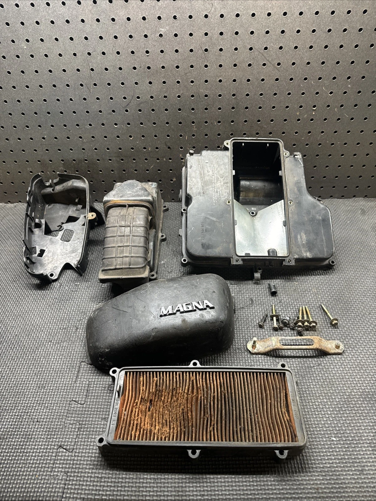 1987-1988 Honda Super Magna 750 Airbox Intake  Lid Assembly