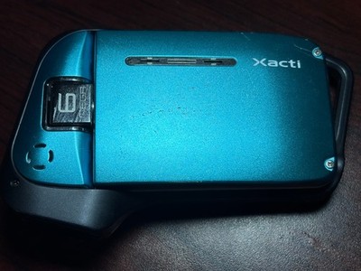 Sanyo Xacti Digital Movie Camera VPC-E1 Waterproof With battery and Charger