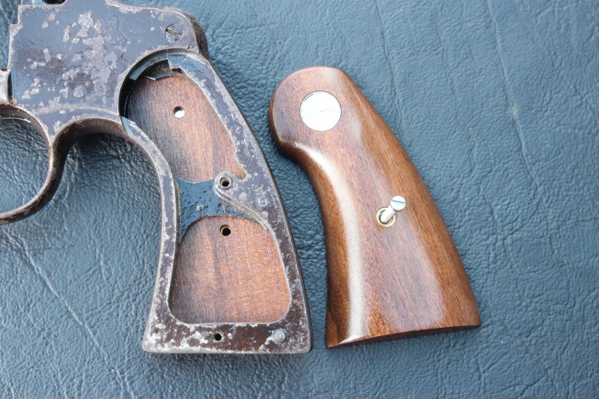 WOOD GRIPS FOR COLT 1917 & 1909 US ARMY NEW SERVICE REPRO # RANDOM