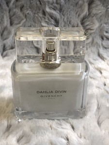 givenchy dahlia divin initiale