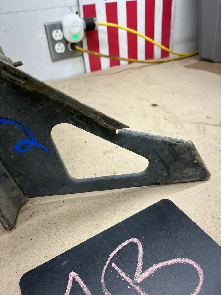 Battery Tray with Support 1988 1998 Chevrolet GMC Pickup C1500 K1500 Blazer K5 ! - Image 3 of 4