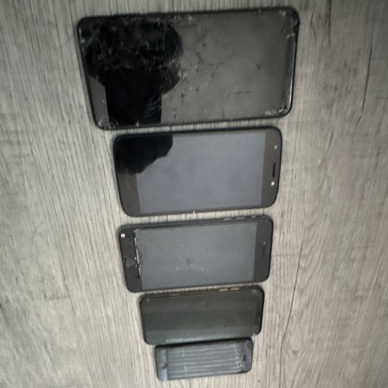 Apple iPhone & Motorola Smartphone Lot of 5 - For Parts/Repair