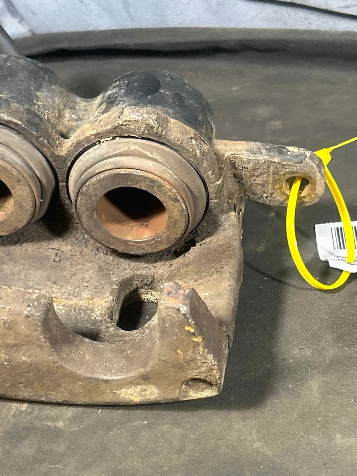 Fits 2007-2013 Chevy Avalanche Front Left Caliper OEM:23276878 - Imagem 2 de 4