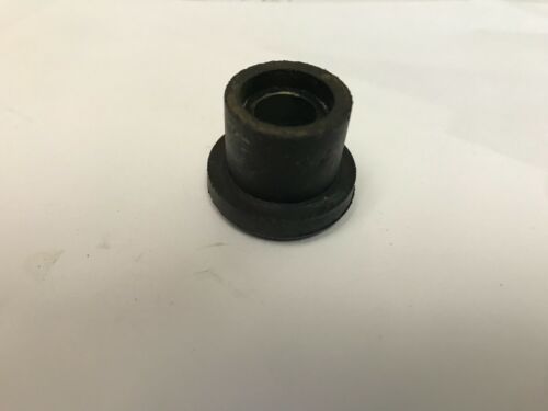 NEW RUBBER MOUNT replaces NEW HOLLAND CASE 296684A1 - Picture 1 of 3