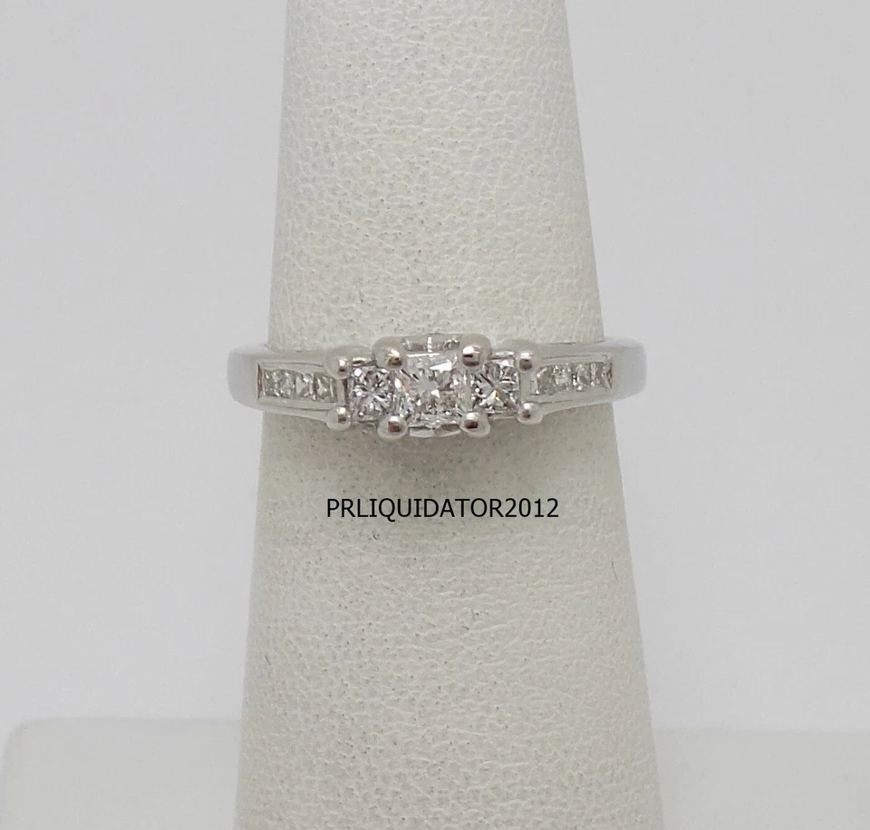 Anillo de compromiso de boda de aniversario de diamantes naturales de 1/2 quilate de oro blanco de 14 quilates Foto 3 de 4