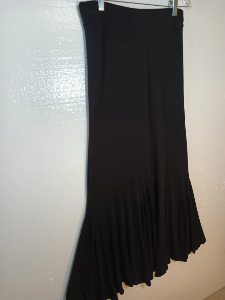 Maxi Falda Larga Negra Arrugada Gitana Pequeña New Directions Dark Academia  Foto 4 de 4