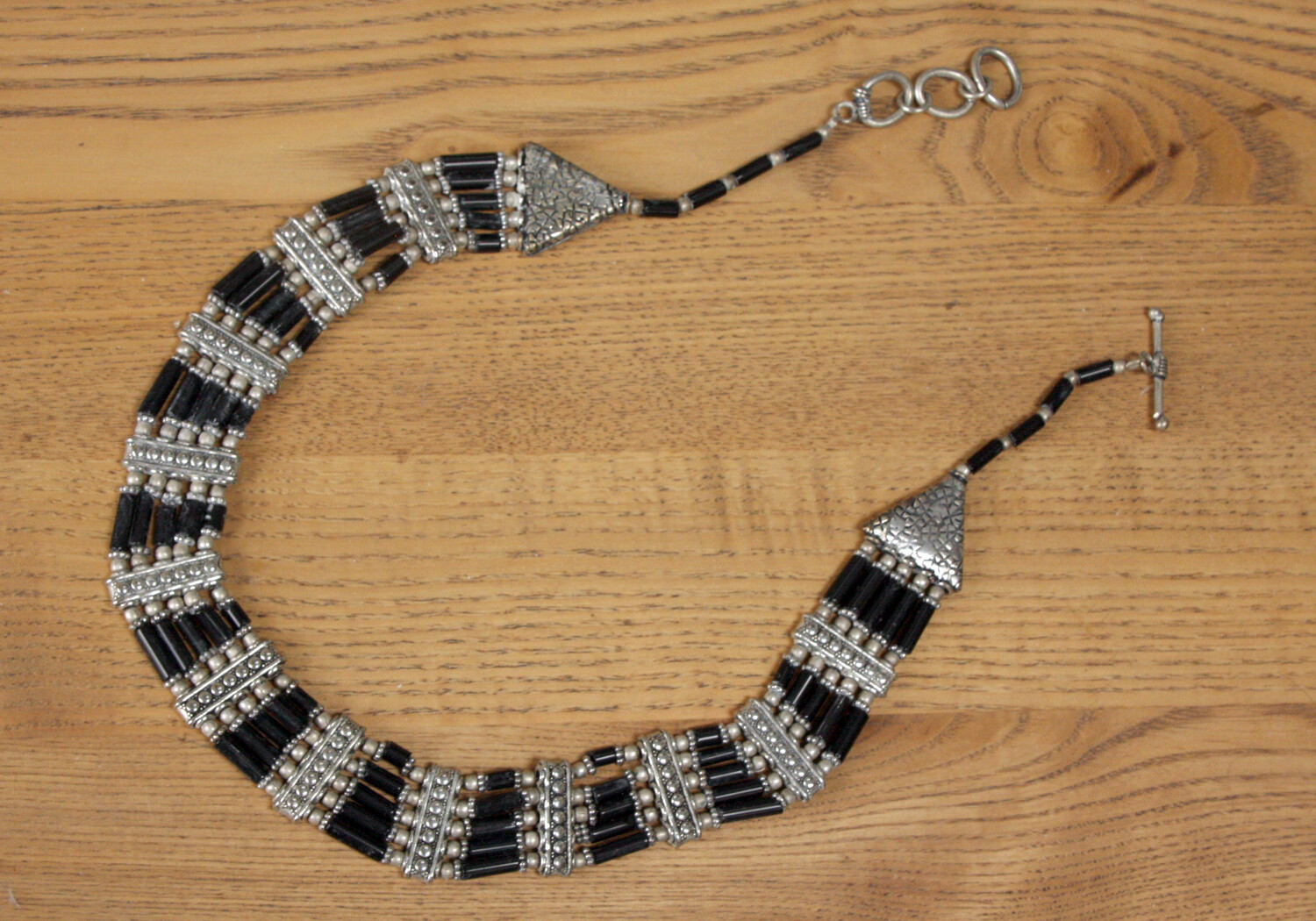 BLACK STONE BEAD & WHITE METAL CHOKER COLLAR NECKLACE