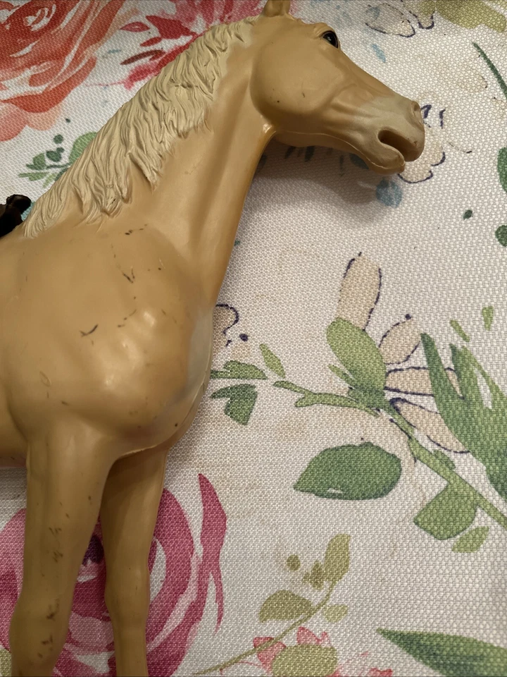 Juguete de caballo Louis Marx vintage 1965 Johnny West Thunderbolt Palomino 13" con silla de montar Foto 2 de 4