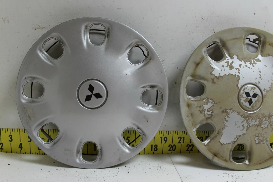 Tampas de cubo usadas OEM 13" MR717658 1995-1996 Mitsubishi Mirage (3397) - Imagem 2 de 4