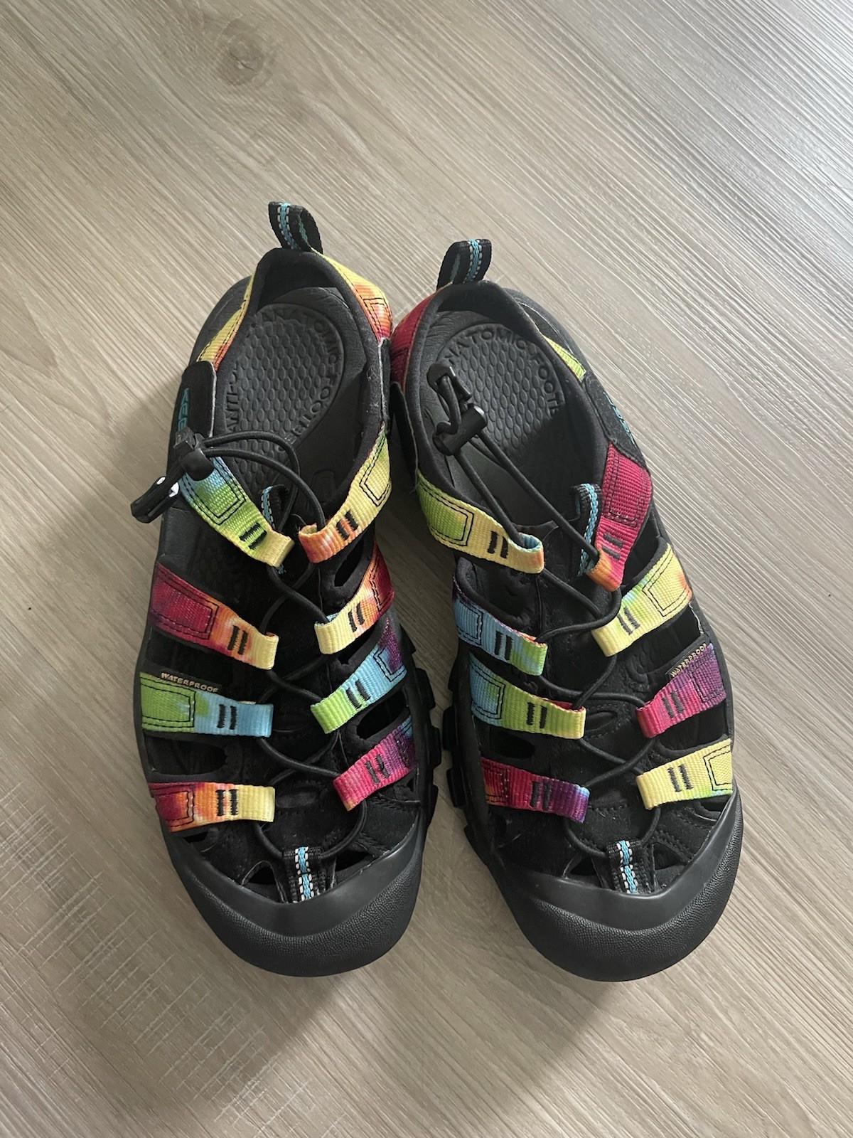 Sandali Keen donna taglia 8 5 Newport H2 sandalo impermeabile scarpa tinta unita arcobaleno usati in ottime condizioni