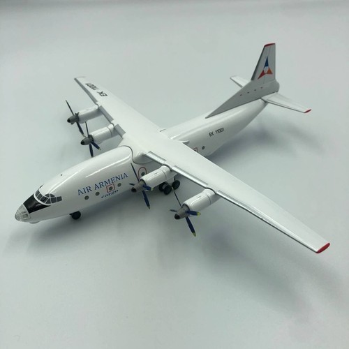 Antonov An-12 "CUB" Air Armenia Cargo EK-11001 scale 1:200 Aircraft Model KUM - Afbeelding 7 van 8