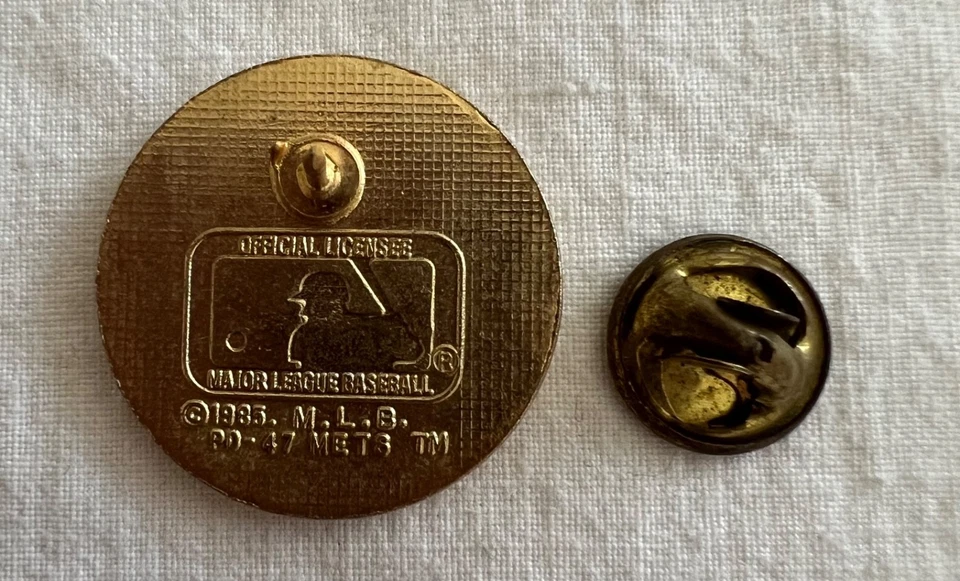 Vintage 1985 MLB New York Mets Logo Souvenir Pin - Image 2 of 2