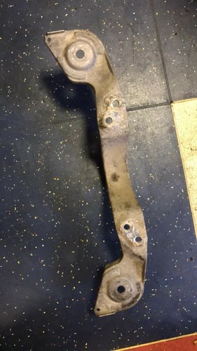 BMW 3 E46 2000 Differential Diff Halterung hinten 1094421