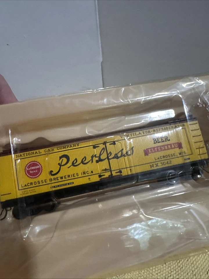 S Helper 01693 Peerless Beer Reefer (10/4/24) No Box- Plastic Insert - Image 2 of 4