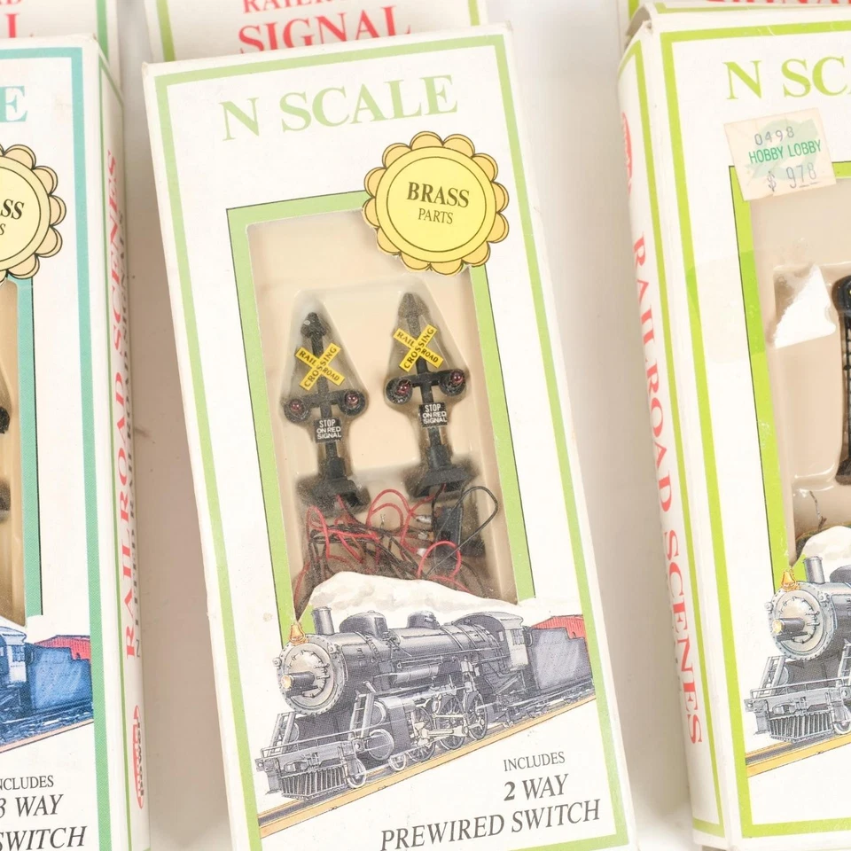 Model Power N Scale Lot of 3 Railroad Signals Grade Crossing Warning 8574 8572 - Image 3 of 4
