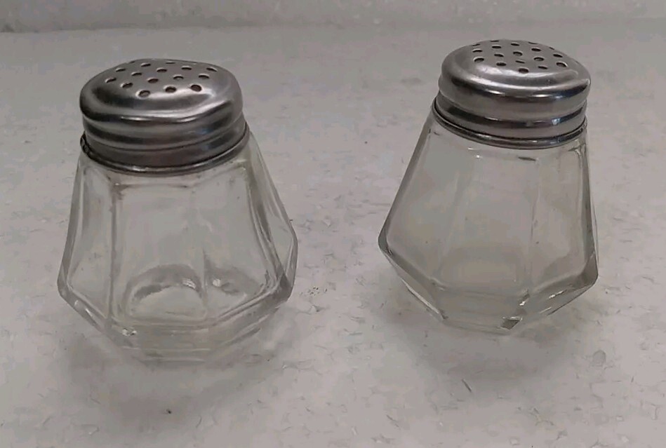 Small VTG Salt & Pepper Shakers Ribbed With Metal Lids 2