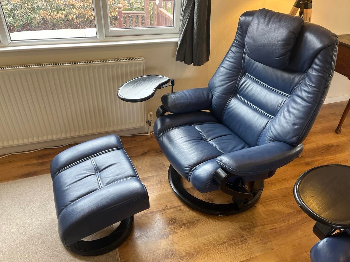 PAIR OF HIMOLLA CORRIB ZEROSTRESS LEATHER SWIVEL RECLINING CHAIR