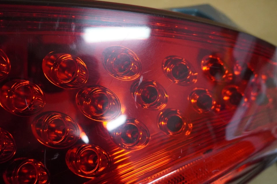 Luz trasera lateral derecha Nissan Murano 2006 2007 OEM 22063841 Foto 2 de 4