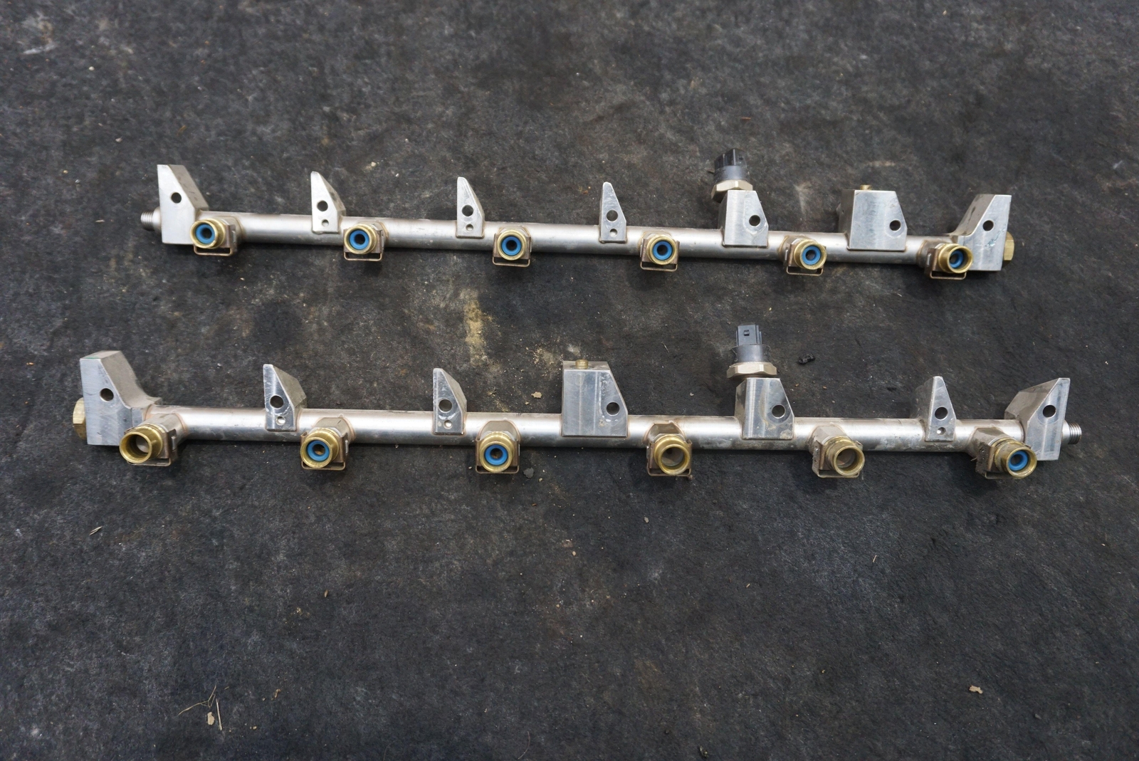 Set Left & Right Engine Fuel Injection Rail 0261555015 Rolls Royce Phantom 03-17