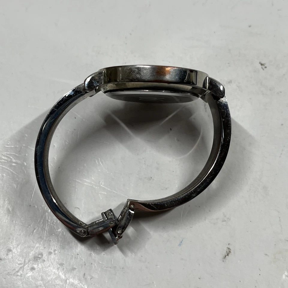 Relógio de pulso Nine West 9W novo com etiquetas/1631 pulseira de metal tom prata (PRECISA FUNCIONAR) - Imagem 3 de 4