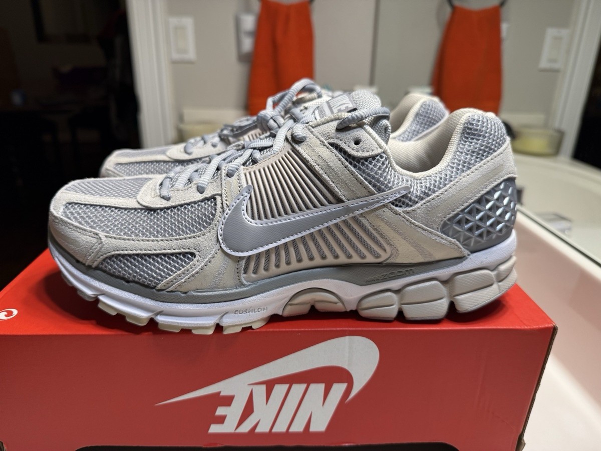 Size 11- NIKE ZOOM VOMERO 5 LIGHT OREWOOD BROWN SMOKE GREY  display picture 1
