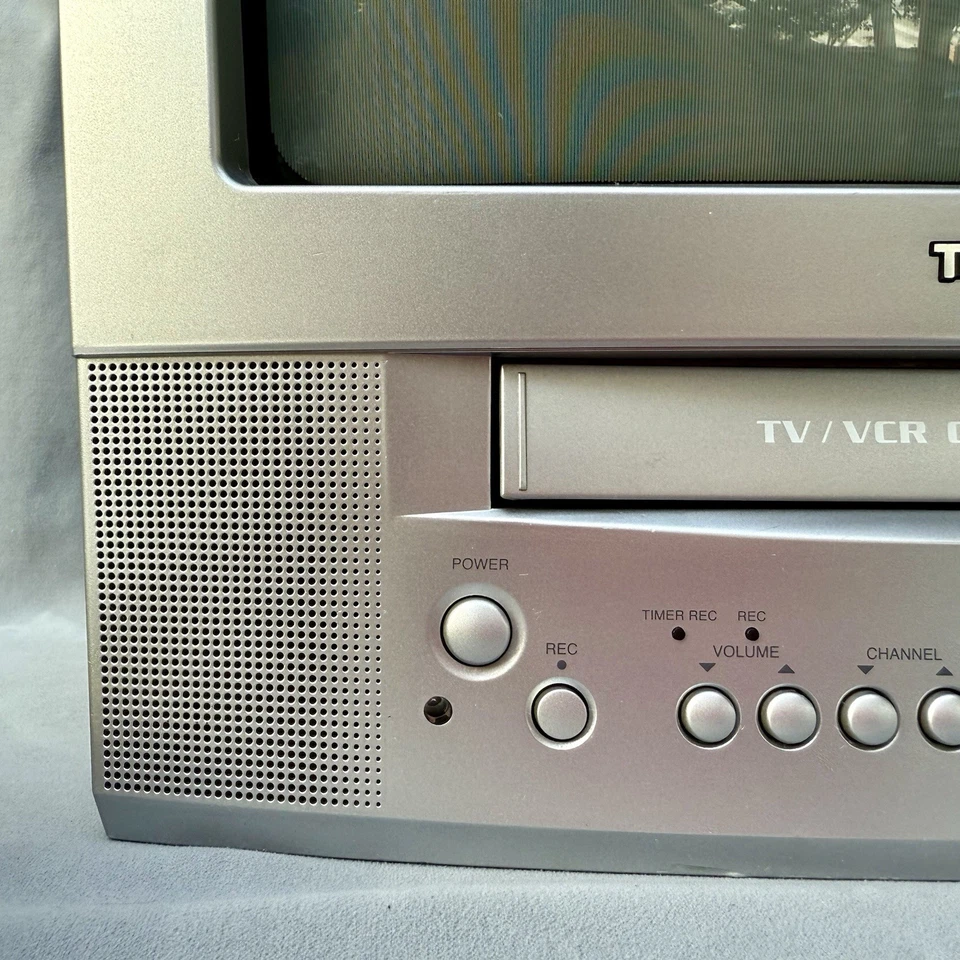 Toshiba MV13P3 13" CRT TV VCR Combo Retro Gaming + REMOTE, Video Tested Works! - Image 4 of 4