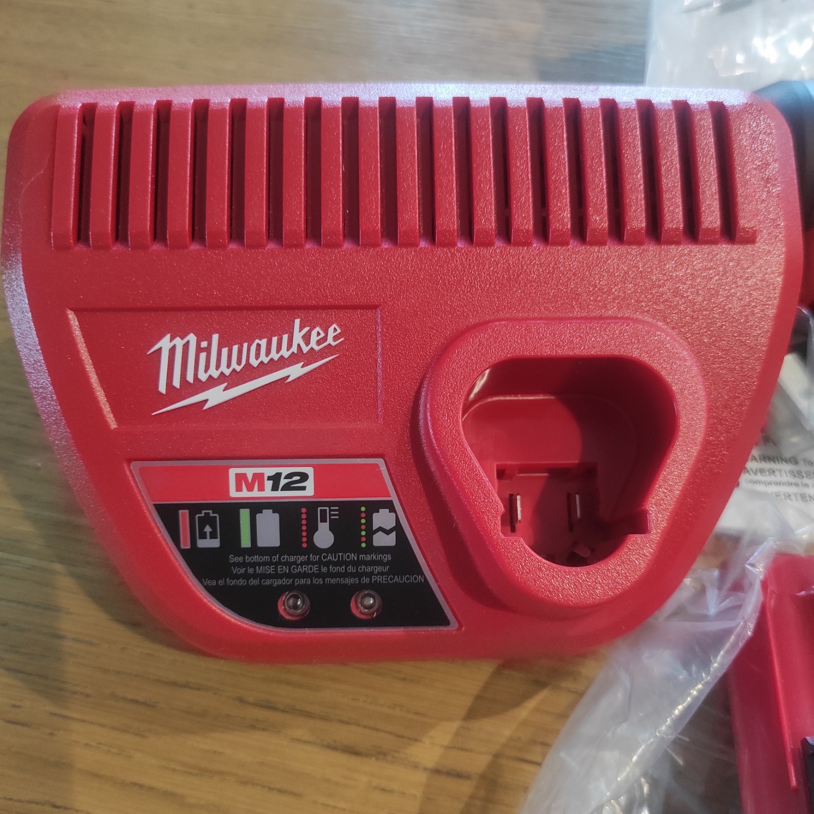 Milwaukee M12 FUEL Kit Trapano Avvitatore Completo Di Batterie E Caricabatterie foto 5