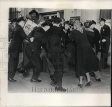 1952 Press Photo Western Electric Company Strikers hold back police, Philly