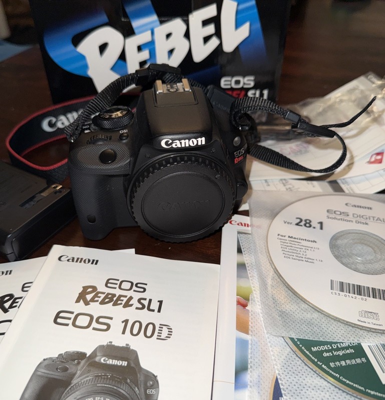 Canon EOS Rebel SL1 18.0MP DSLR Camera - Body (no lens) - Box, Battery, Charger