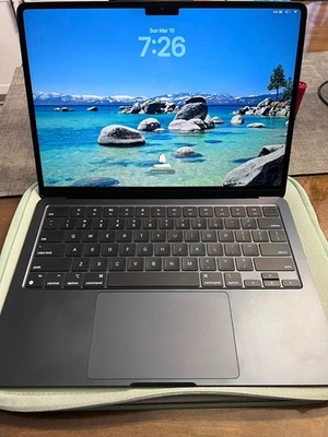 Apple MacBook Air 13.6'' Laptop - MLY33LL/A Midnight - 2022