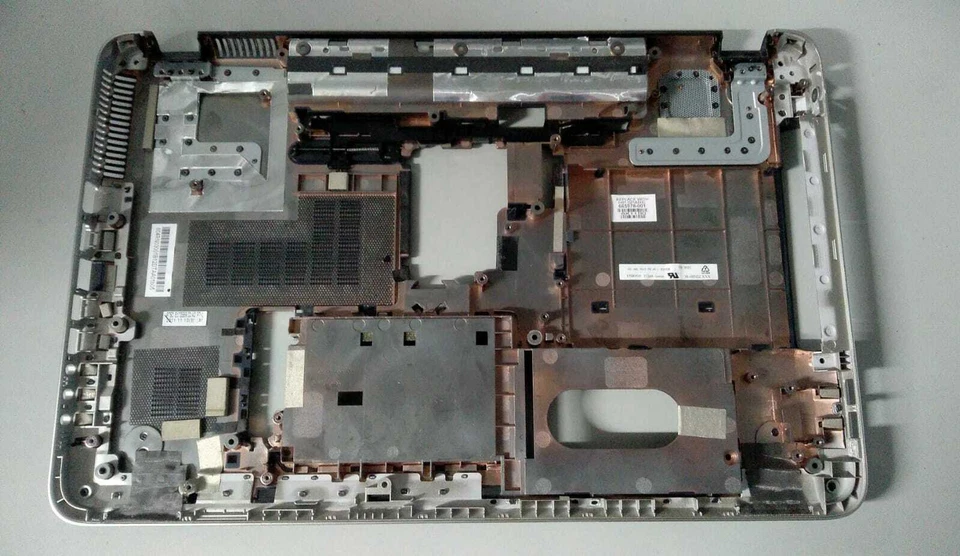Scocca per HP PAVILION DV7-6000 cover inferiore base nera bottom case 665978-001 - Immagine 2 di 2