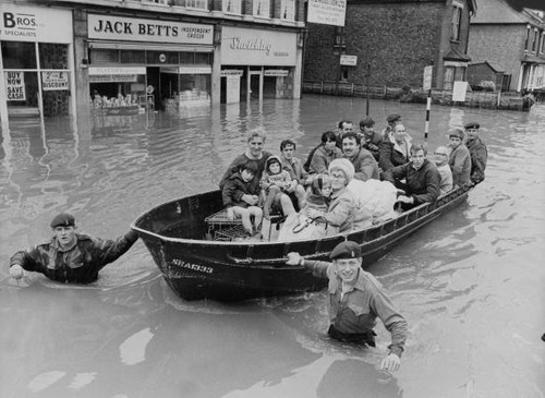 Paratroopers Sail Flood Rescue Surrey United Kingdom September- 1968 Old Photo