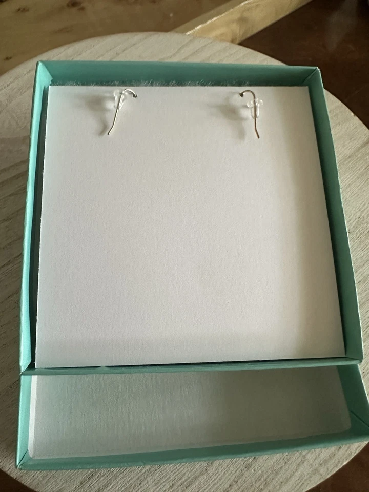 Pendientes Dot & Dash Design Ole Miss Rebels código Morse azul y rojo Foto 4 de 4