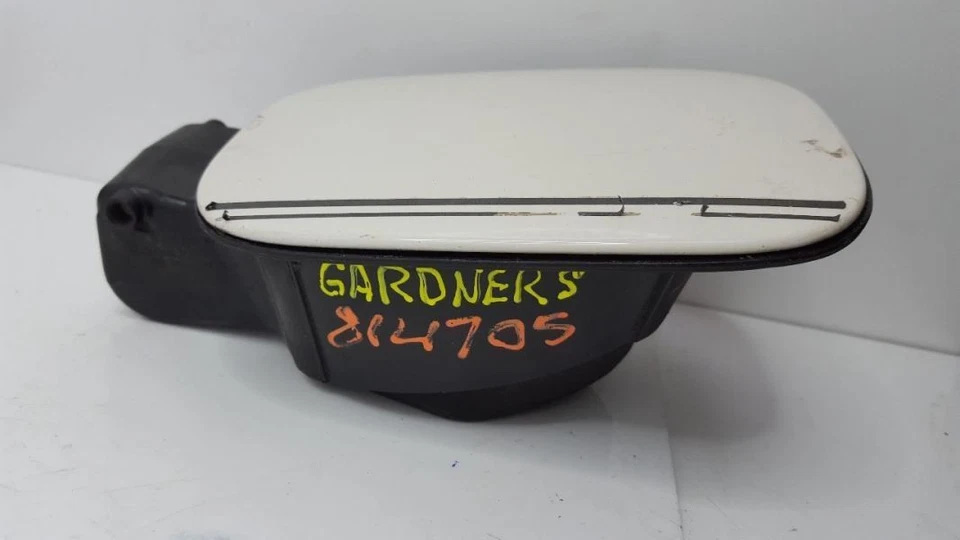 Fuel Filler Door Gas Flap 1999 00 01 02 03 04 Volkswagen Jetta IV SEDAN - Image 2 of 3