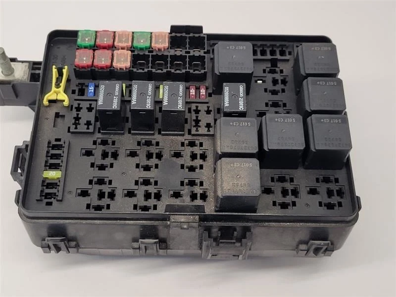 Dodge Charger 2015 2016 caja de fusibles compartimento del motor 2015-2016 Foto 4 de 4