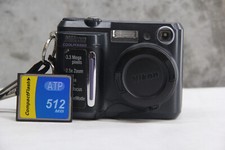 Nikon Coolpix 880  3.3MP, 2.5x Optical Zoom w/CF No Battery -- EXCELLENT 