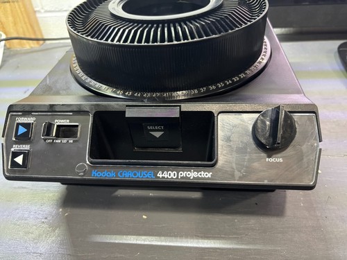 Kodak Carousel 4400 Slide Projector With Tray - Picture 4 of 4