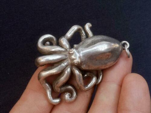 Old China Tibet Silver Carving Octopus Fish Statue Amulet Necklace Pendant Gift