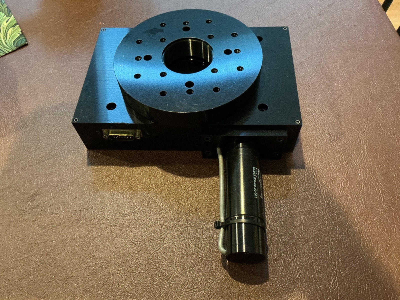 NEWPORT MOTORIZED ROTATION STAGE. 6" TABLE