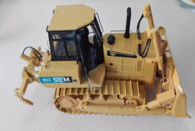 1:35 19CM SHANGGONG SEM822 Dozer Construction bulldozer Machinery Diecast Model
