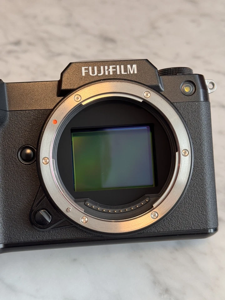 FUJI GFX 50s ii BODY ONLY - GREAT CONDITION - Image 3 of 4
